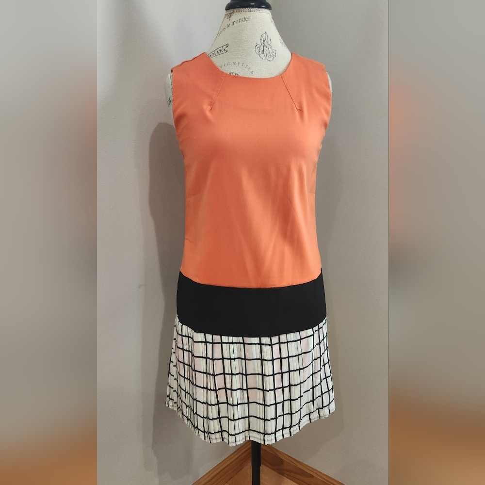KLING Colorblock Pleated Skirt - Orange, Black, and White In SIZE 2